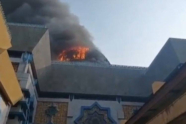 Begini Kronologi Kubah Masjid Raya Jakarta Islamic Center Terbakar