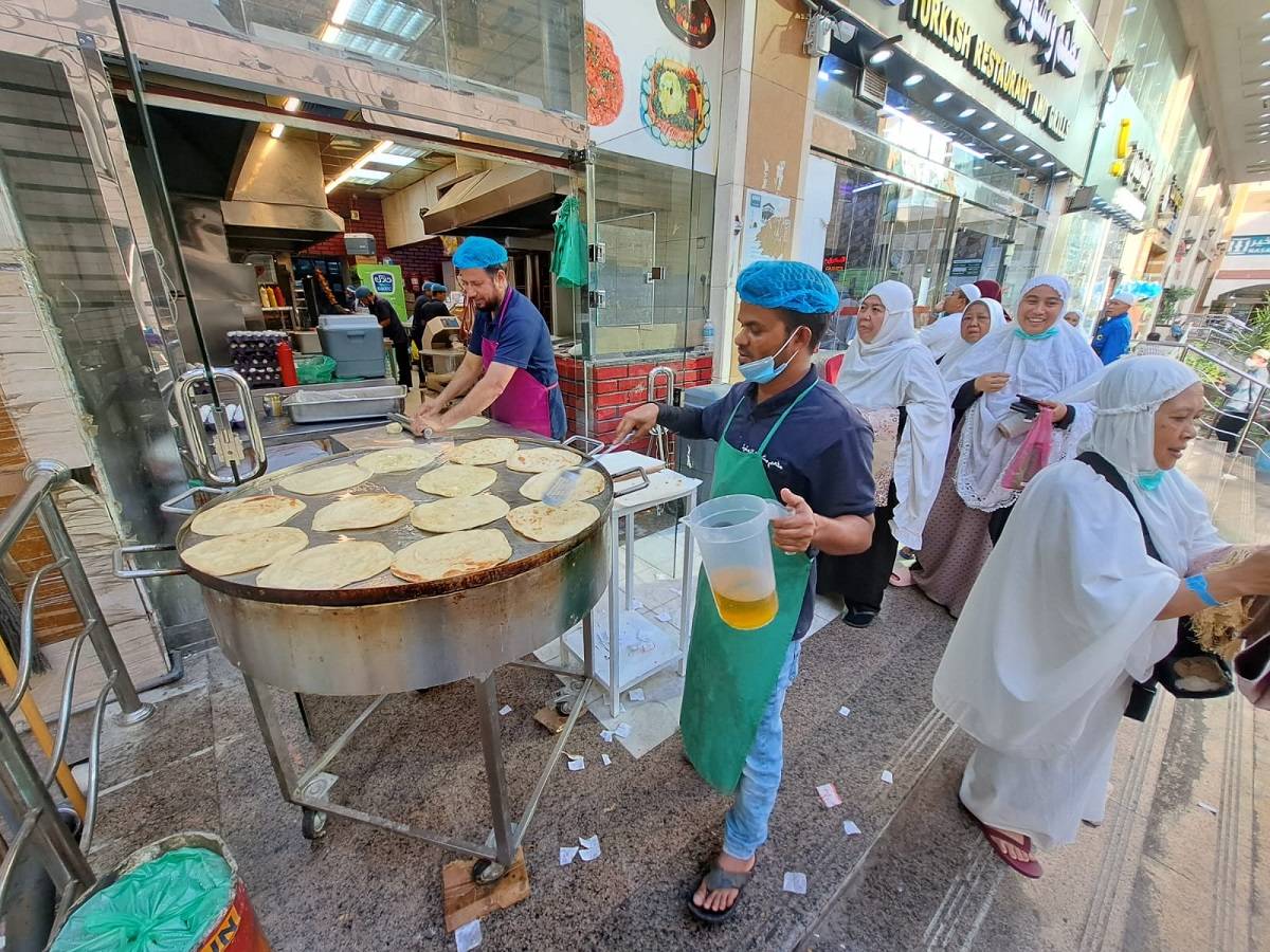 Cerita Jemaah Haji Berburu Kuliner Khas Indonesia Dan Mancanegara Di