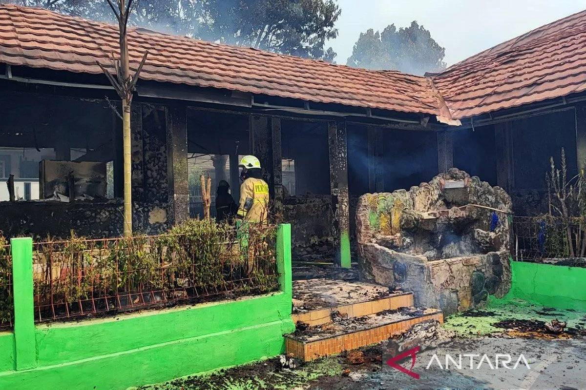 Ruang Di Sdn Pondok Bambu Jakarta Timur Terbakar Genpi Co