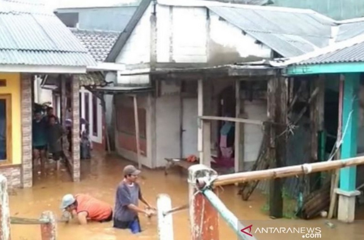 Sungai Cibala Meluap Tiga Kampung Di Cianjur Tergenang Banjir Genpi