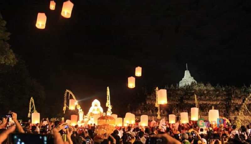 Hari Raya Waisak Ribuan Lampion Diterbangkan Di Candi Borobudur GenPI Co