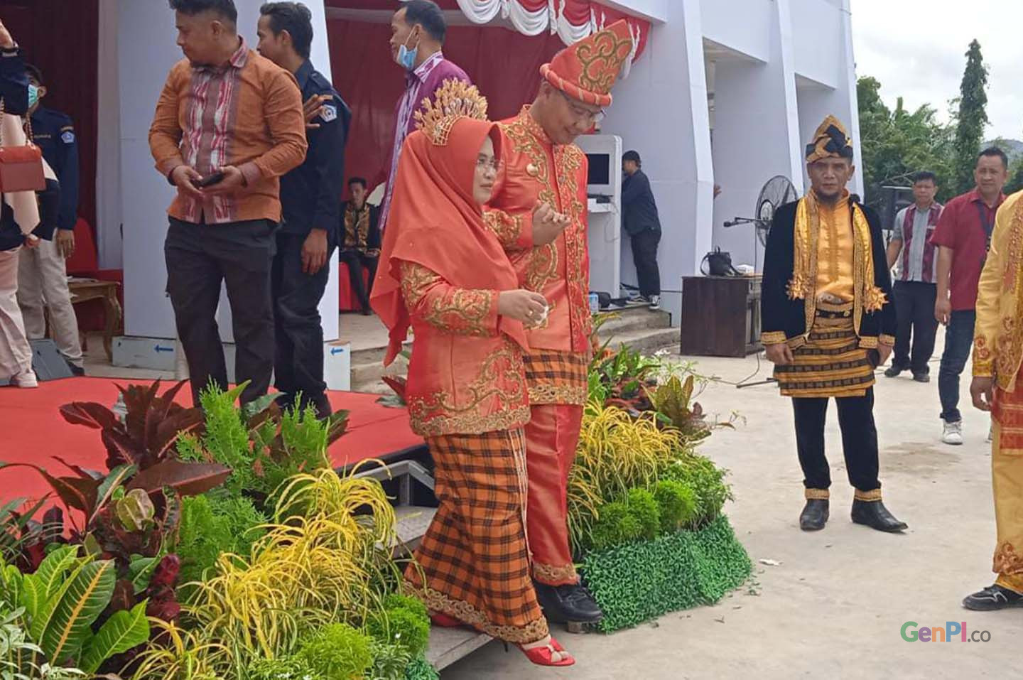 Sulkarnain Pakai Baju Adat Tolaki Di HUT Kendari Ini Maknany GenPI