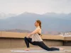4 Tips Gerakan Yoga Membentuk Otot Perut, Cukup 10 Menit Setiap Hari - GenPI.co