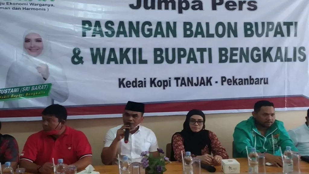Iyeth Bustami, Laksamana Raja di Laut Turun Gelanggang Politik  - GenPI.co