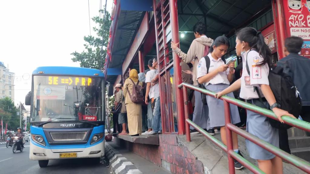 Bus Trans Semarang Makin Ramai Penumpang, Ada Apa ya? - GenPI.co