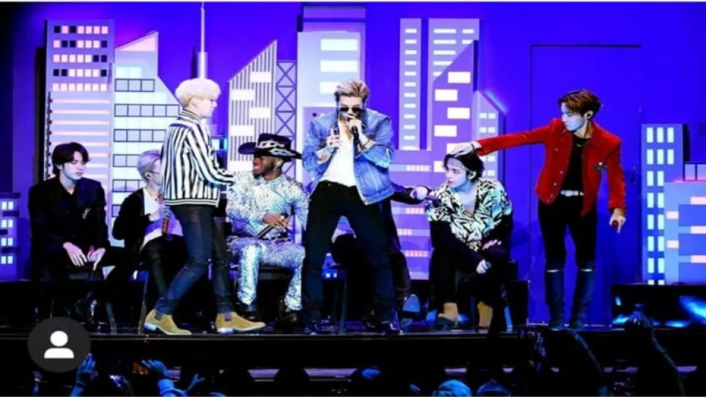V BTS Pamer Dada di Grammy Awards, Fans Histeris & Nyaris Pingsan - GenPI.co