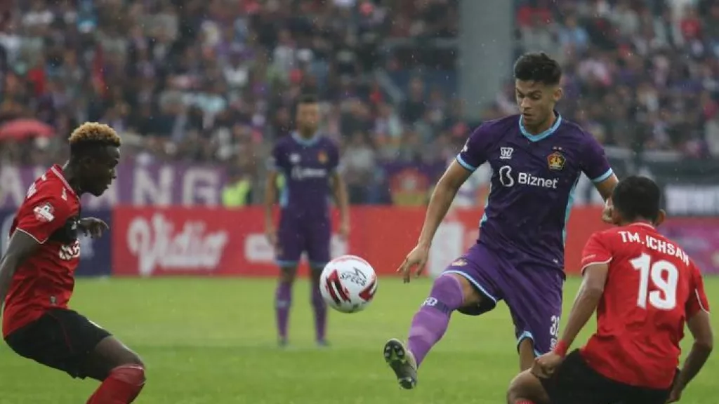 Persik Kediri vs Bhayangkara FC 1-1: Untung Penalti Gagal - GenPI.co