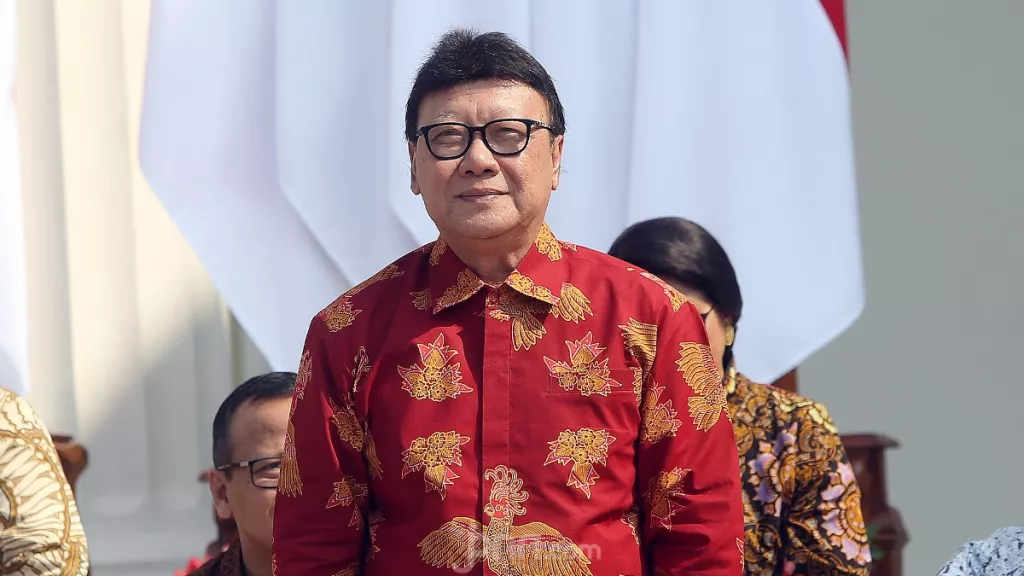 Salut untuk Anggota DPR Ini, Tjahjo Kumolo Didekati Demi Honorer - GenPI.co