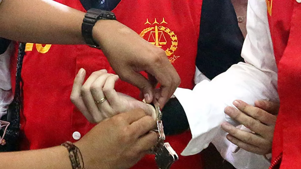 Dicari Selama 10 Tahun, Buronan Koruptor Ini Ditangkap di Jakarta - GenPI.co