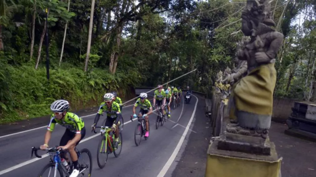 Gerakkan Ekonomi, Ratusan Pesepeda Menjelajahi Bali - GenPI.co