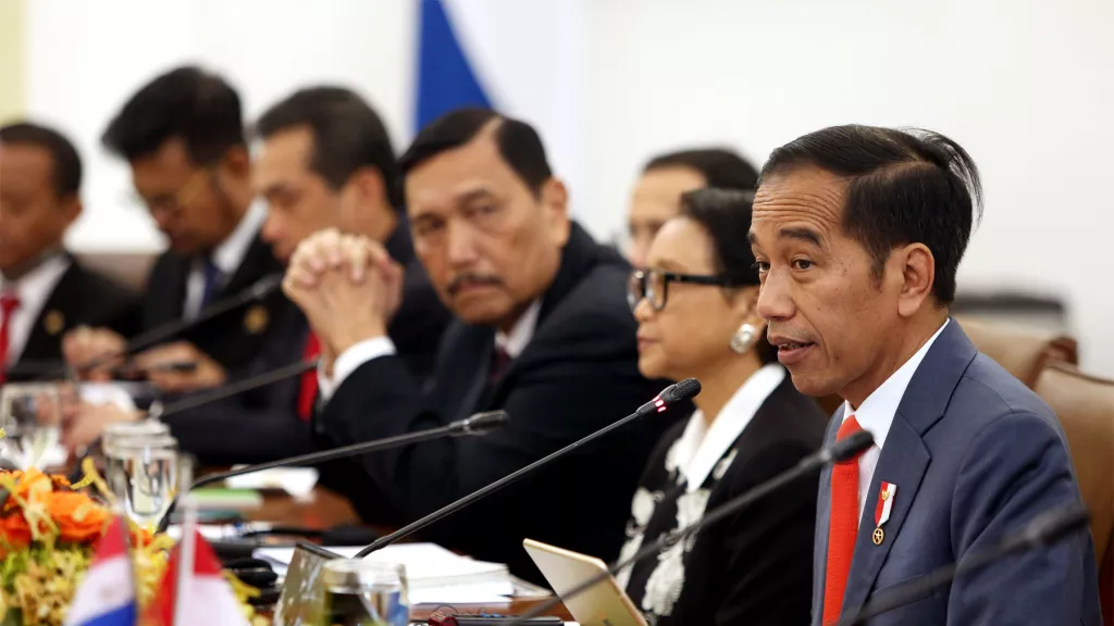 PR Jokowi Agar Komunikasi Didengar Publik, Cari Orang Kredibel! - GenPI.co