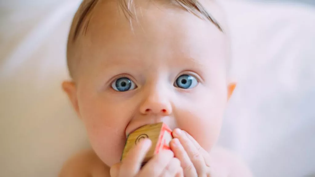Bunda Wajib Tahu, Ini 3 Cara Merangsang Pertumbuhan Gigi Bayi - GenPI.co