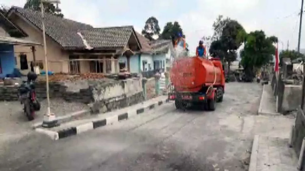 Gunung Merapi Luncurkan Awan Panas, 3 Kecamatan Hujan Abu - GenPI.co