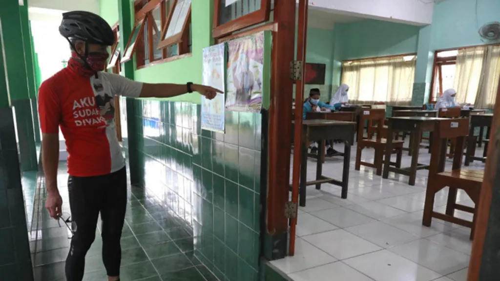 Tinjau Sekolah PTM, Ganjar Pranowo Titip Pesan Ini Pada Murid - GenPI.co