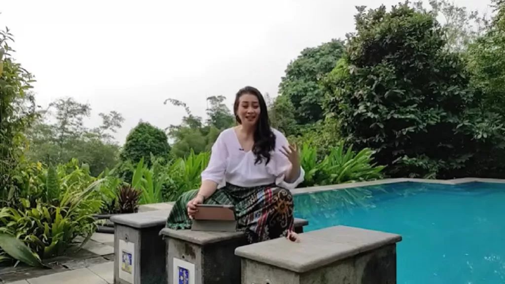 Tips Zoya Amirin Agar Wanita Makin Nikmat Begituan di Ranjang - GenPI.co