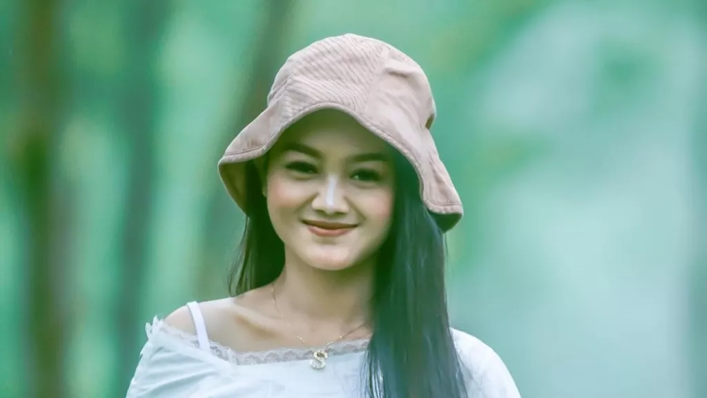 Bidadari Cantik Jawa Timur, Suaranya Bikin Jatuh Cinta - GenPI.co