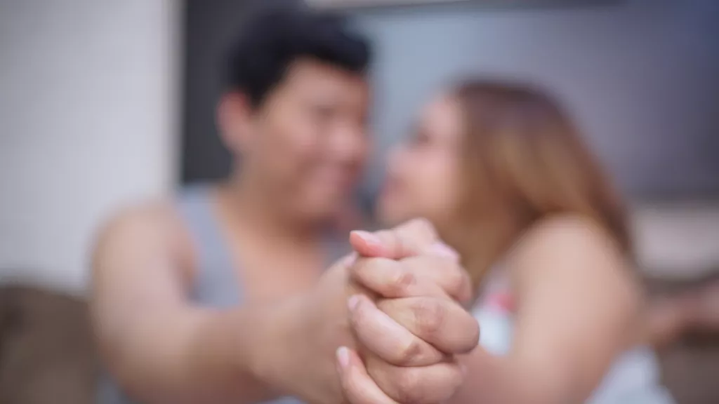 Suami Istri Merapat, Nih Cara Rayakan Valentine di Ranjang - GenPI.co