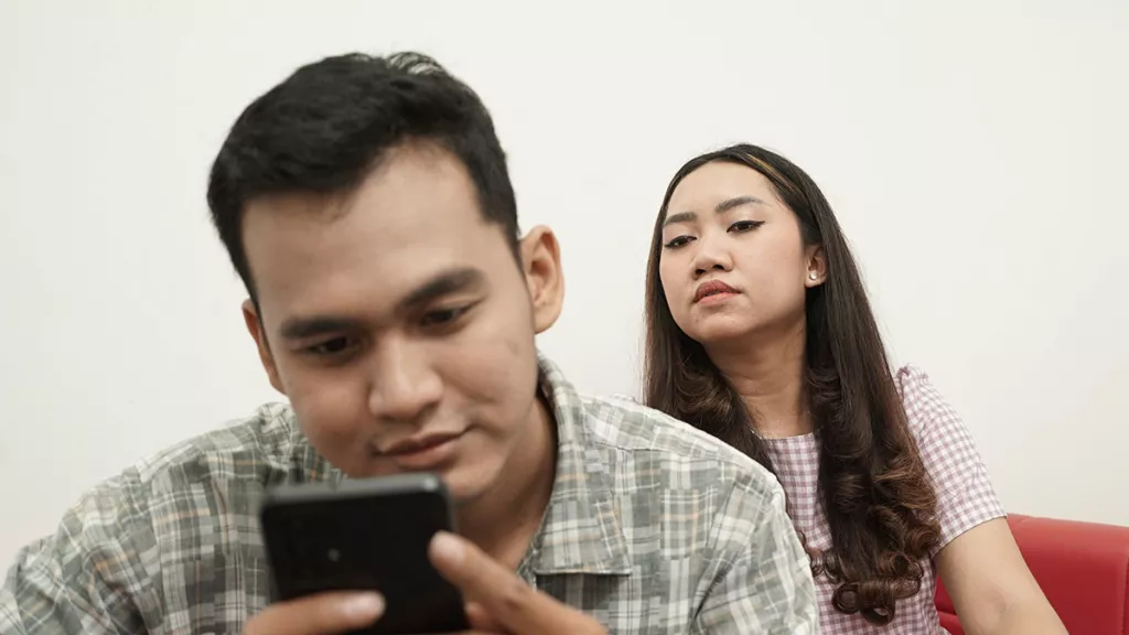 3 Tips Agar Tak Diselingkuhi Pasangan, Penting Banget Nih! - GenPI.co