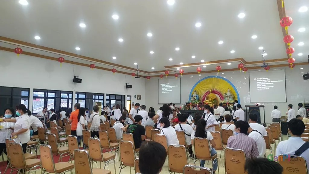 Hari Raya Waisak 2022, Vihara Buddha Dharma di Bekasi Membeludak - GenPI.co