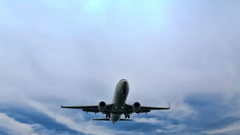 Jadwal dan Harga Tiket Pesawat Surabaya-Bali Akhir Juni 2022 - GenPI.co JATIM