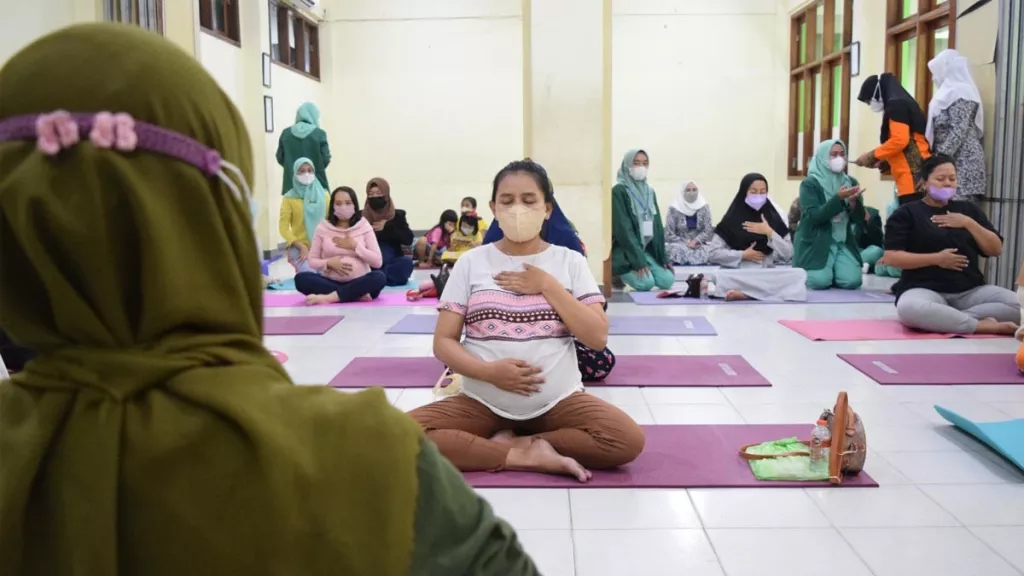 Pentingnya Yoga untuk Ibu Hamil, Manfaatnya Luar Biasa - GenPI.co JATIM