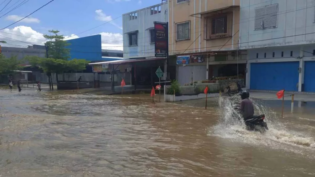 BPBD Sebut Banjir Rob di Sejumlah Wilayah di Riau Berangsur Surut - GenPI.co RIAU