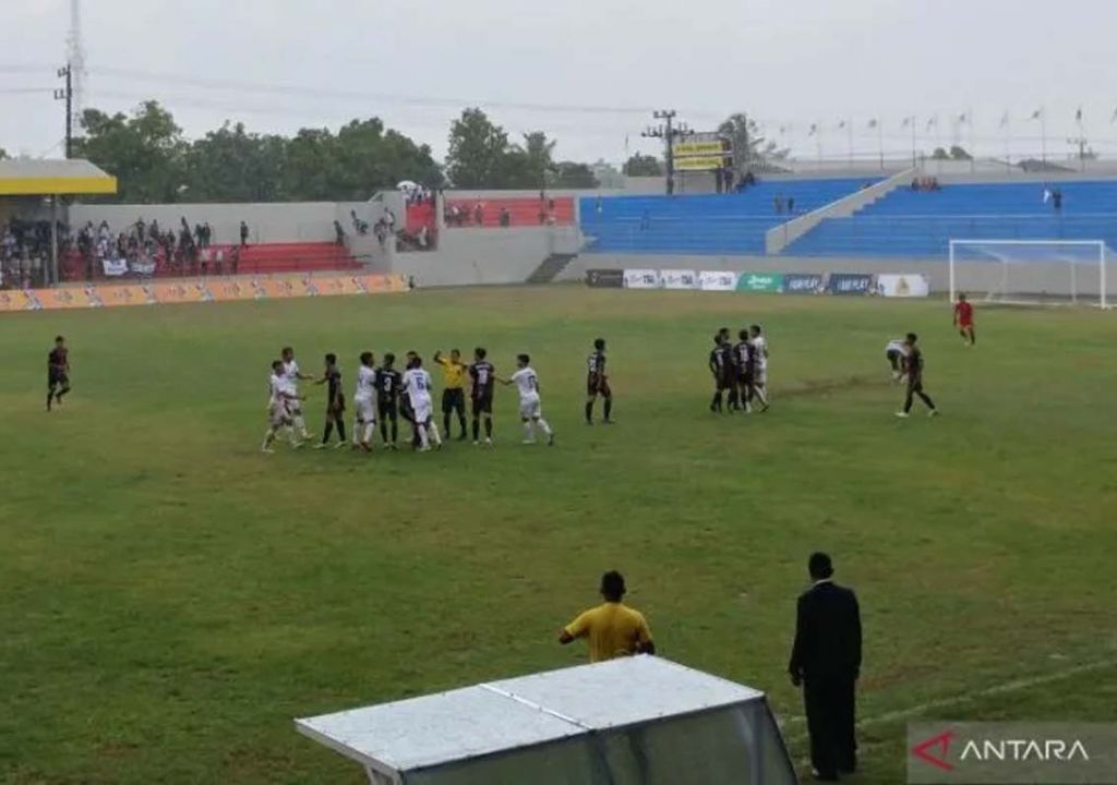 Sepak Bola Porprov Jatim 2022, Jember vs Kota Malang Ricuh - GenPI.co JATIM