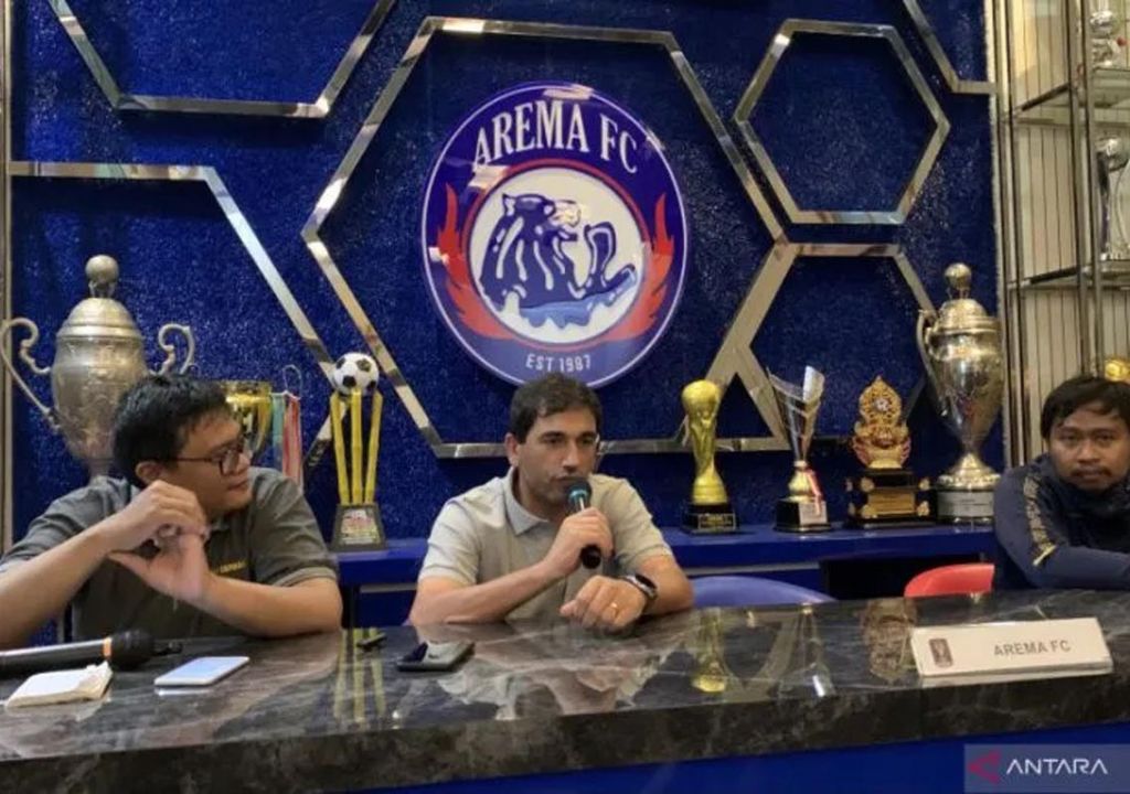 Almeida Kecewa Berat, Ronaldinho Absen Lawan Arema FC - GenPI.co JATIM
