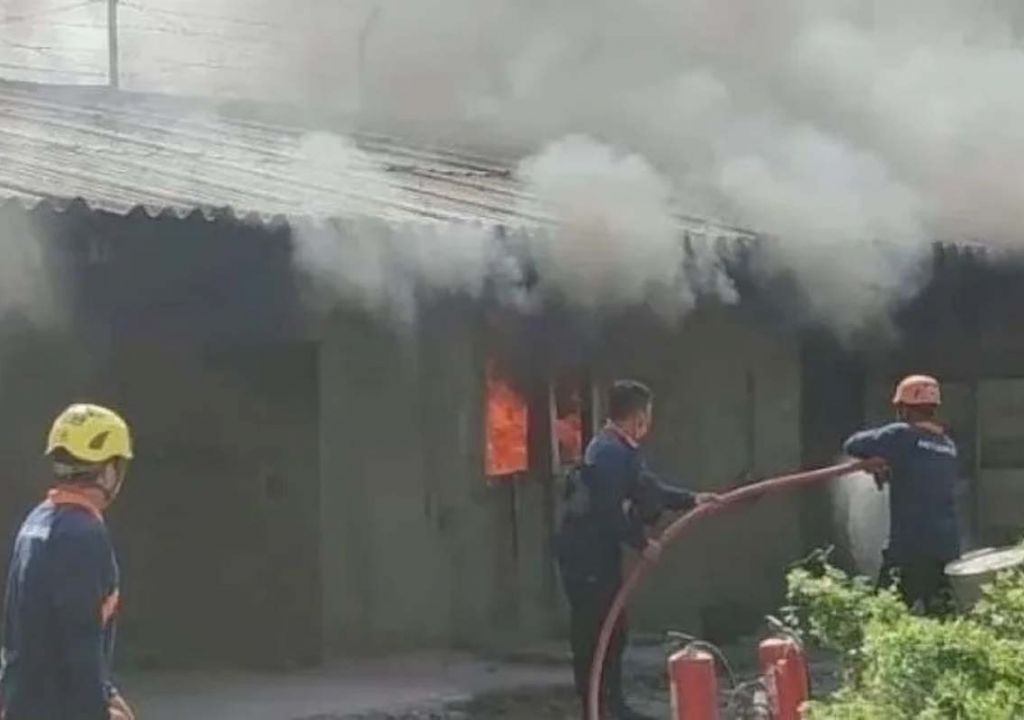 Gudang Kembang Api di Madiun Ludes Terbakar, Karyawan Berhamburan - GenPI.co JATIM