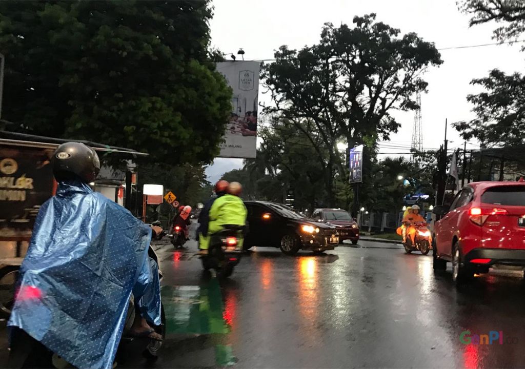 Cuaca Jawa Timur Hari ini, Waspada Hujan Disertai Petir - GenPI.co JATIM