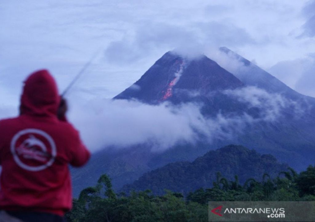 Merapi Luncurkan 4 Kali Lava Pijar dan 1 Gempa Vulkanik Dangkal - GenPI.co JOGJA