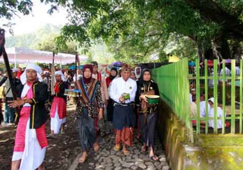 uploads/ntb/arsip/normal/2021/11/28/ritual-adat-ngayu-ayu-foto-dok-rinjani-geopark-hrkf.jpg - GenPI.co NTB