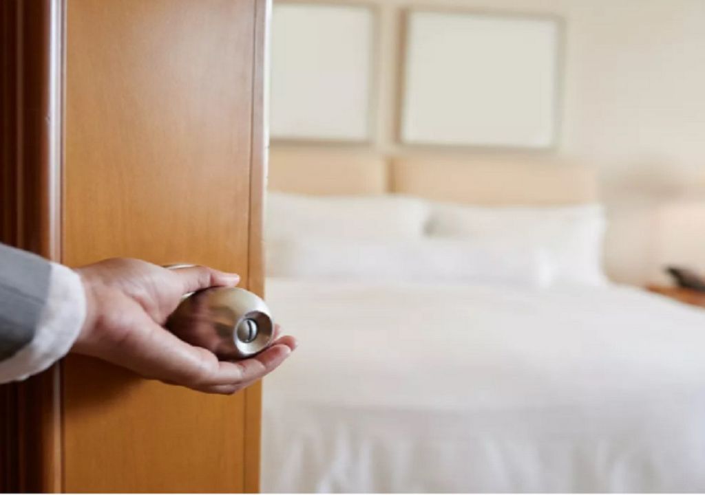 uploads/ntb/arsip/normal/2021/12/03/ilustrasi-kamar-hotel-foto-envato-elements-jc4b.jpg - GenPI.co NTB