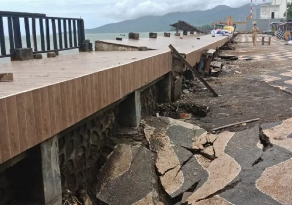 Lapak Kuliner di Pantai Ampenan Rusak Parah - GenPI.co NTB