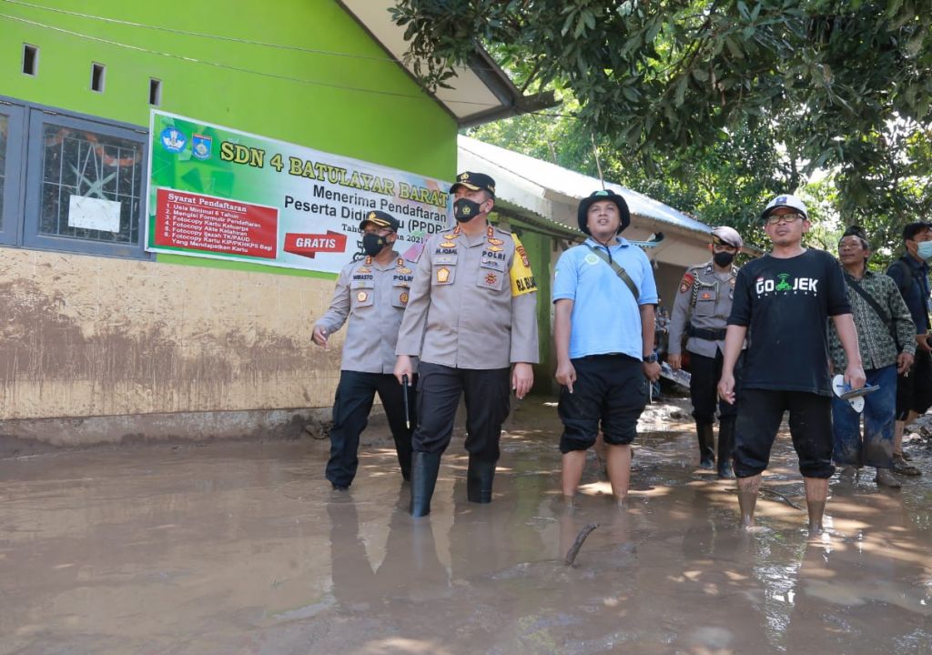 Kapolda NTB Pantau Kondisi Korban Banjir - GenPI.co NTB