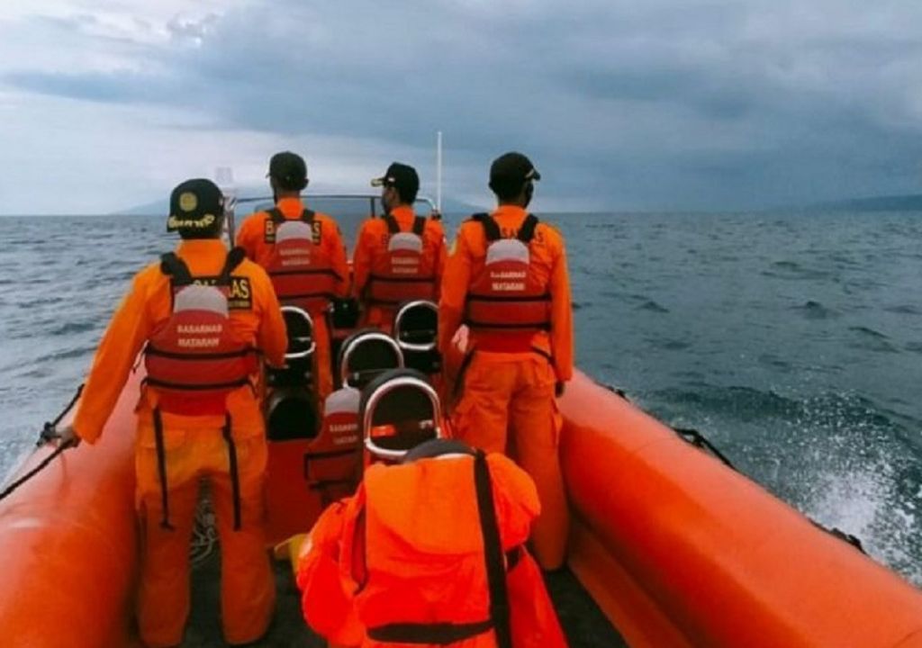 Suami Istri Korban Kapal Tenggelam di Laut Bima Belum Ditemukan - GenPI.co NTB