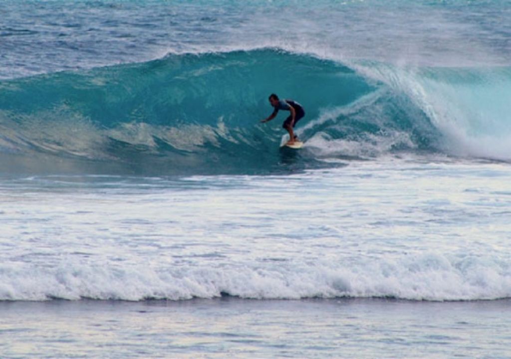 Pantai Mawi Lombok Tengah, Surganya Para Peselancar - GenPI.co NTB