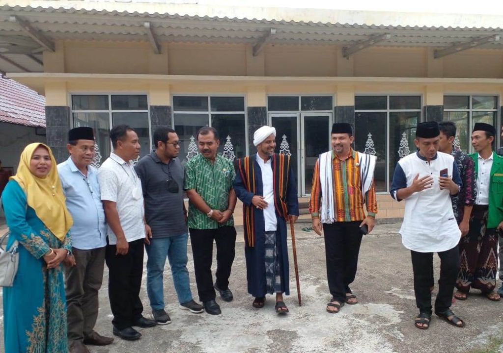 Bupati Dompu Ingatkan Pempimpin Harus Dekat Ulama - GenPI.co NTB