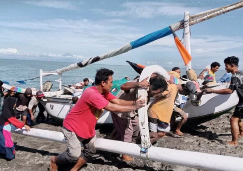 Cuaca Kurang Bersahabat, Nelayan Loteng Tetap Melaut - GenPI.co NTB