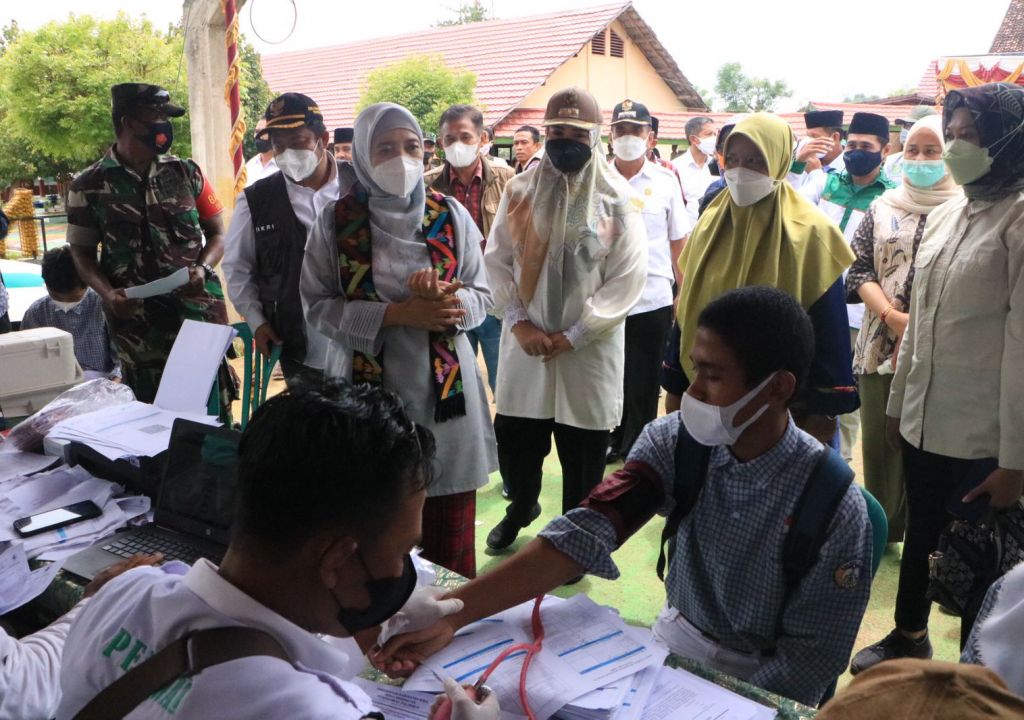 Bu Wagub Ingatkan Siswa SMAN 1 Palibelo Tak Takut Vaksin - GenPI.co NTB