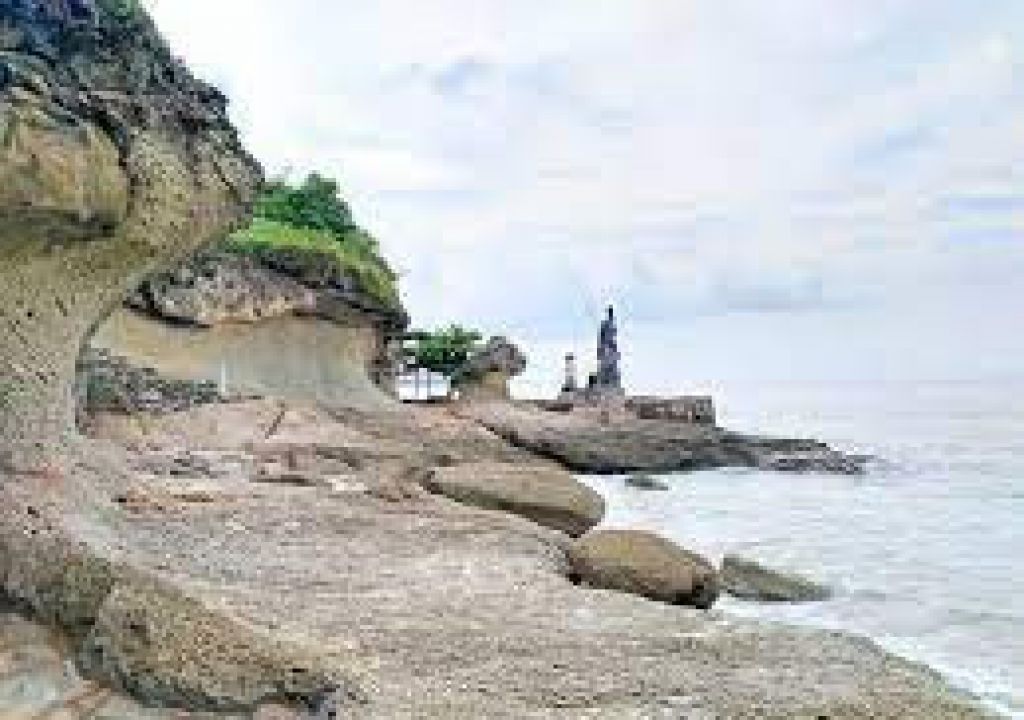 Begini Keunikan Pantai Goa Landak di Kecamatan Sekotong - GenPI.co NTB