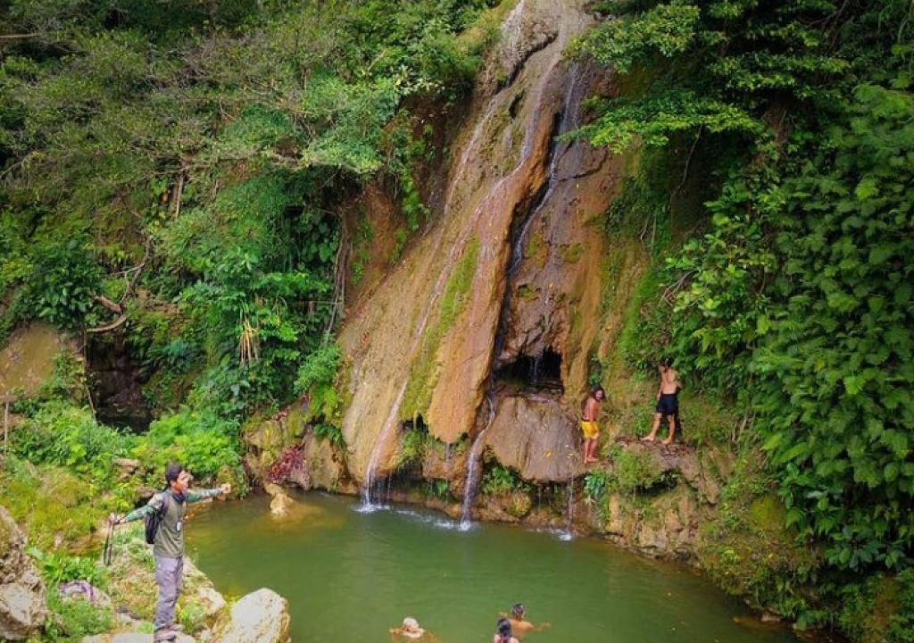 Melihat Keunikan Air Terjun Rumpang Rumeneng - GenPI.co NTB