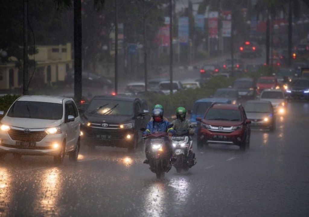 Waspada! Mataram Diguyur Hujan Ringan Disertai Petir - GenPI.co NTB