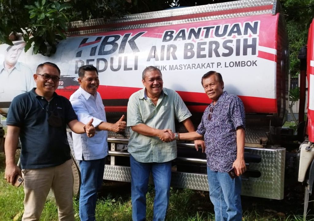 Ringankan beban Warga, HBK Peduli Konsisten Bagikan Air Bersih - GenPI.co NTB