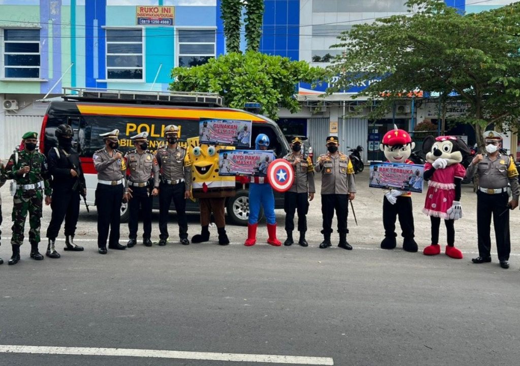 Bikin Kaget, Captain America Muncul Bersama Polisi di Loteng - GenPI.co NTB