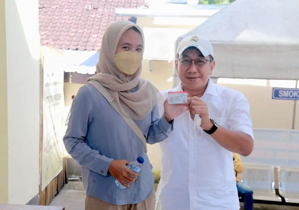 Contoh Baik, Putri Kapolda NTB Ikuti Prosedur Tes SIM C - GenPI.co NTB
