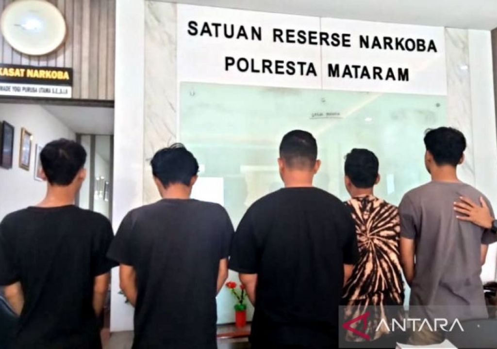 Bawa 1 Kilogram Ganja, Pemain Band Ditangkap Polres Mataram - GenPI.co NTB