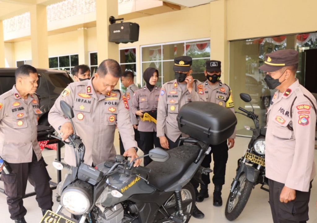 Bhabinkamtibmas Lombok Tengah Terima 6 Motor Patroli - GenPI.co NTB