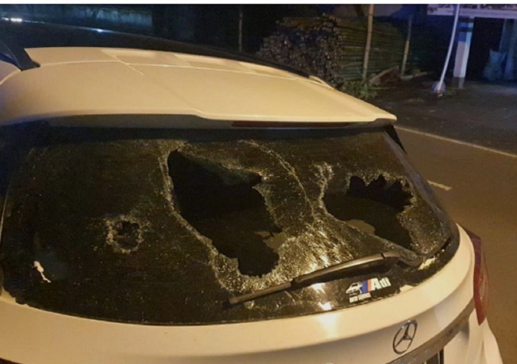 Video Aksi Pecahkan Kaca Mobil Viral, Pemilik Rugi Rp 50 Juta - GenPI.co NTB