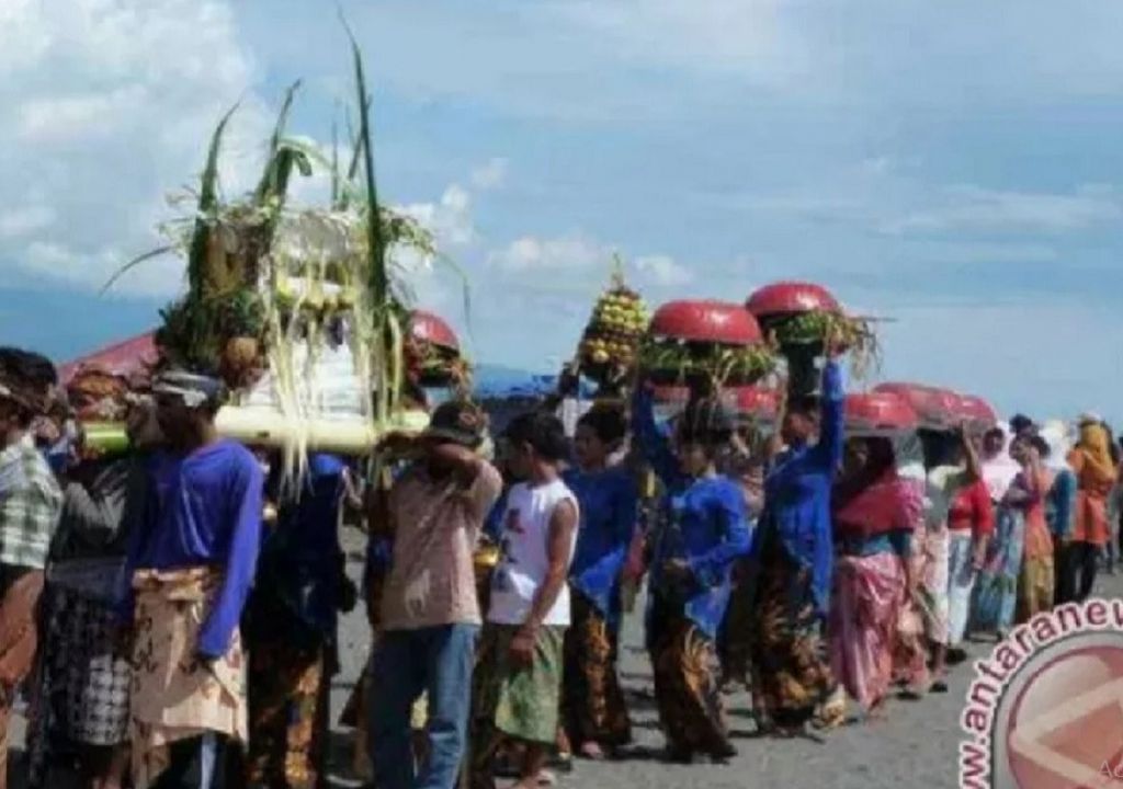 Tradisi Tetulak Adalah Cara Warga Lombok Berserah Diri - GenPI.co NTB
